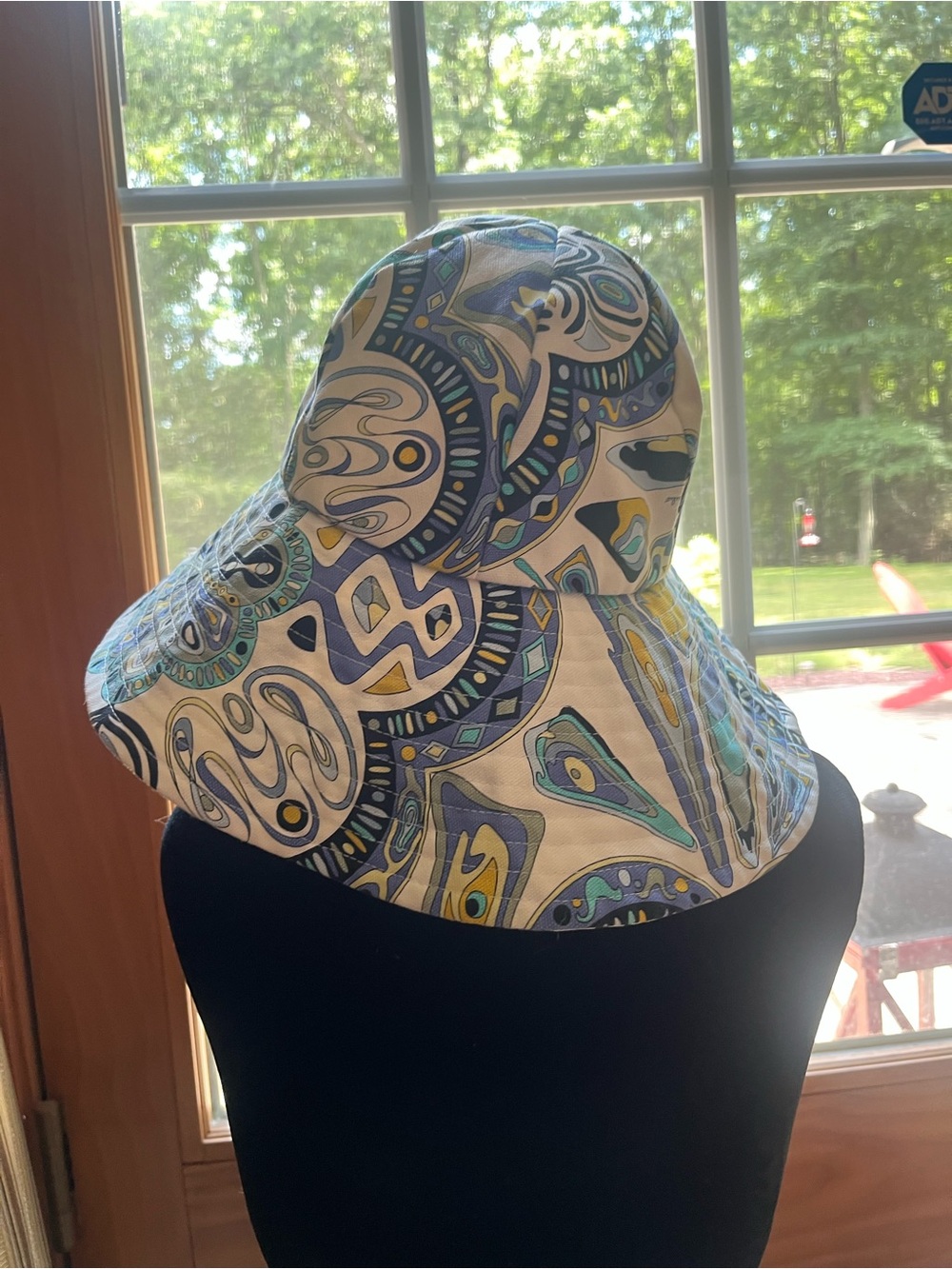Vintage Pucci hat in a signature Paisley, print with the logo woven throughout - Picture 6 of 8